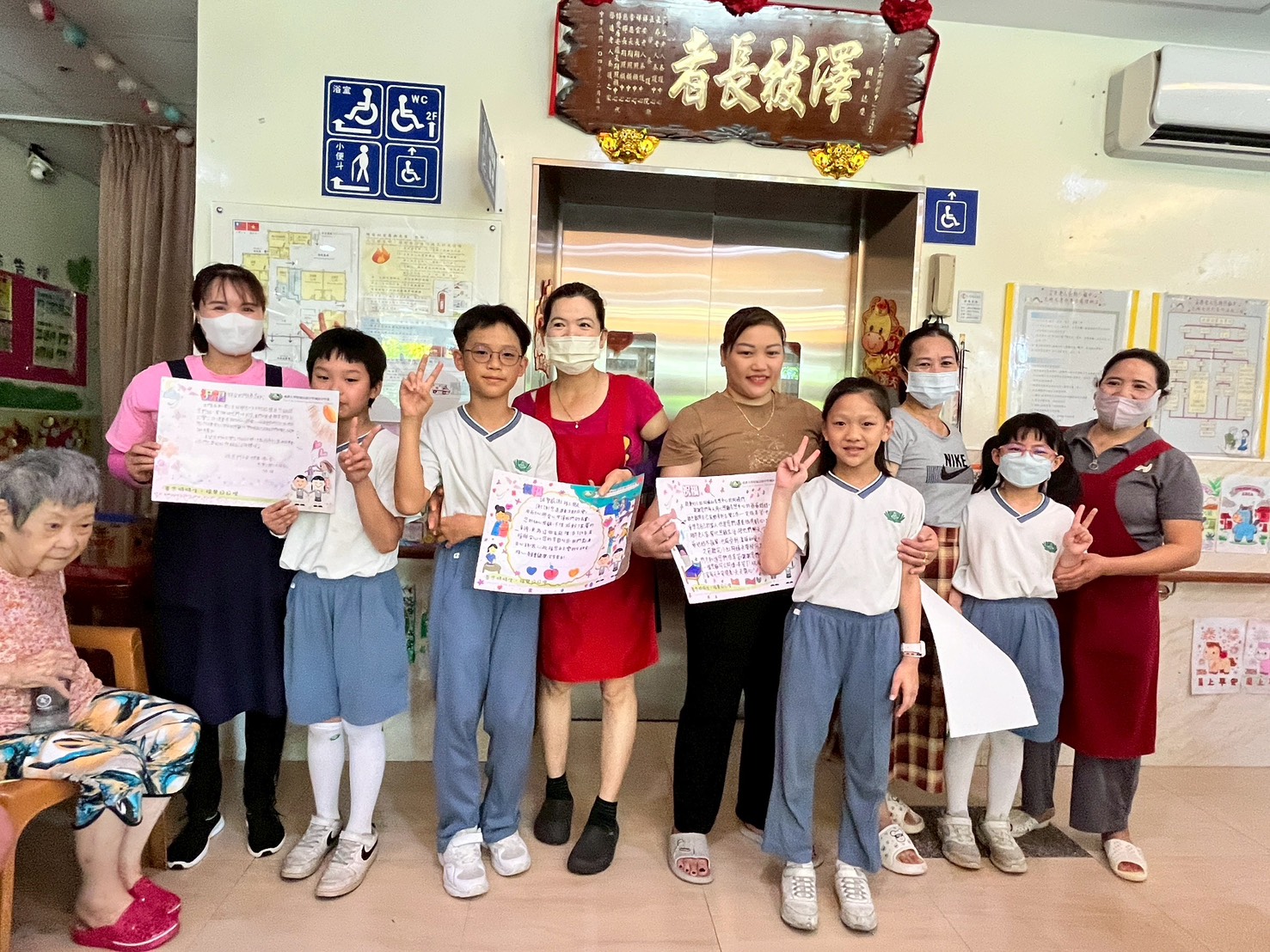 慈小學生走入長照中心 感恩移工阿姨的付出